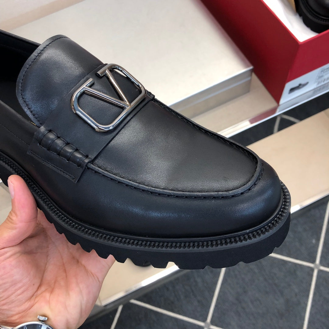 LuxluxHouse Best Quality Shoes Valentino