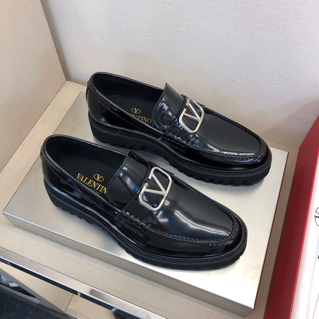 LuxluxHouse Best Quality Shoes Valentino
