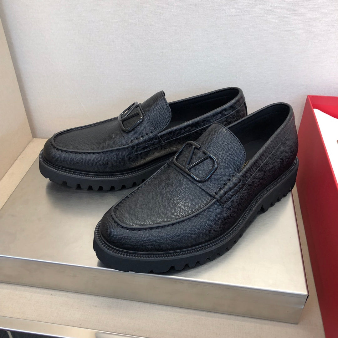 LuxluxHouse Best Quality Shoes Valentino