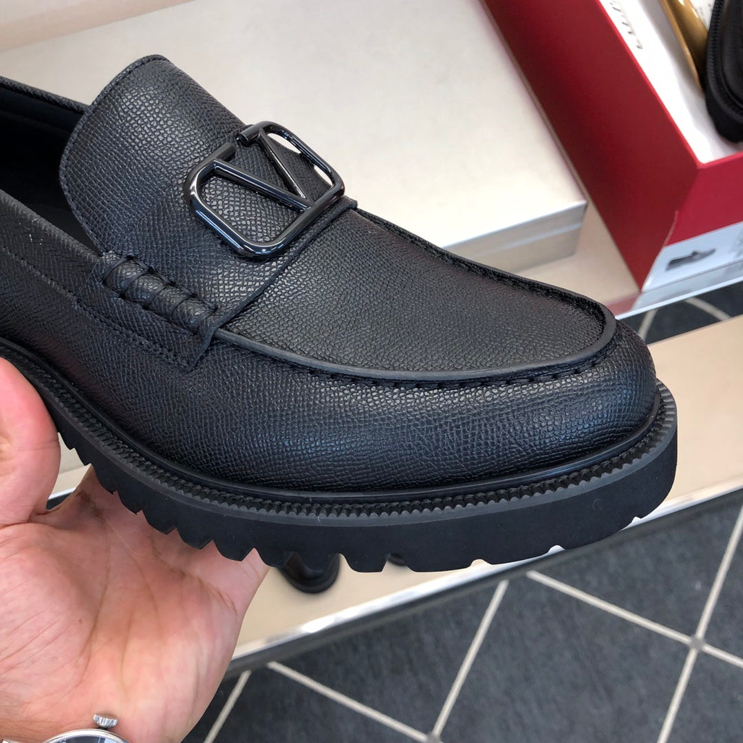 LuxluxHouse Best Quality Shoes Valentino