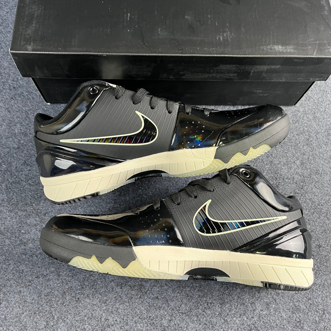 Max/WKB Batch-UNDEFEATED × Nike Zoom Kobe 4 Protro
