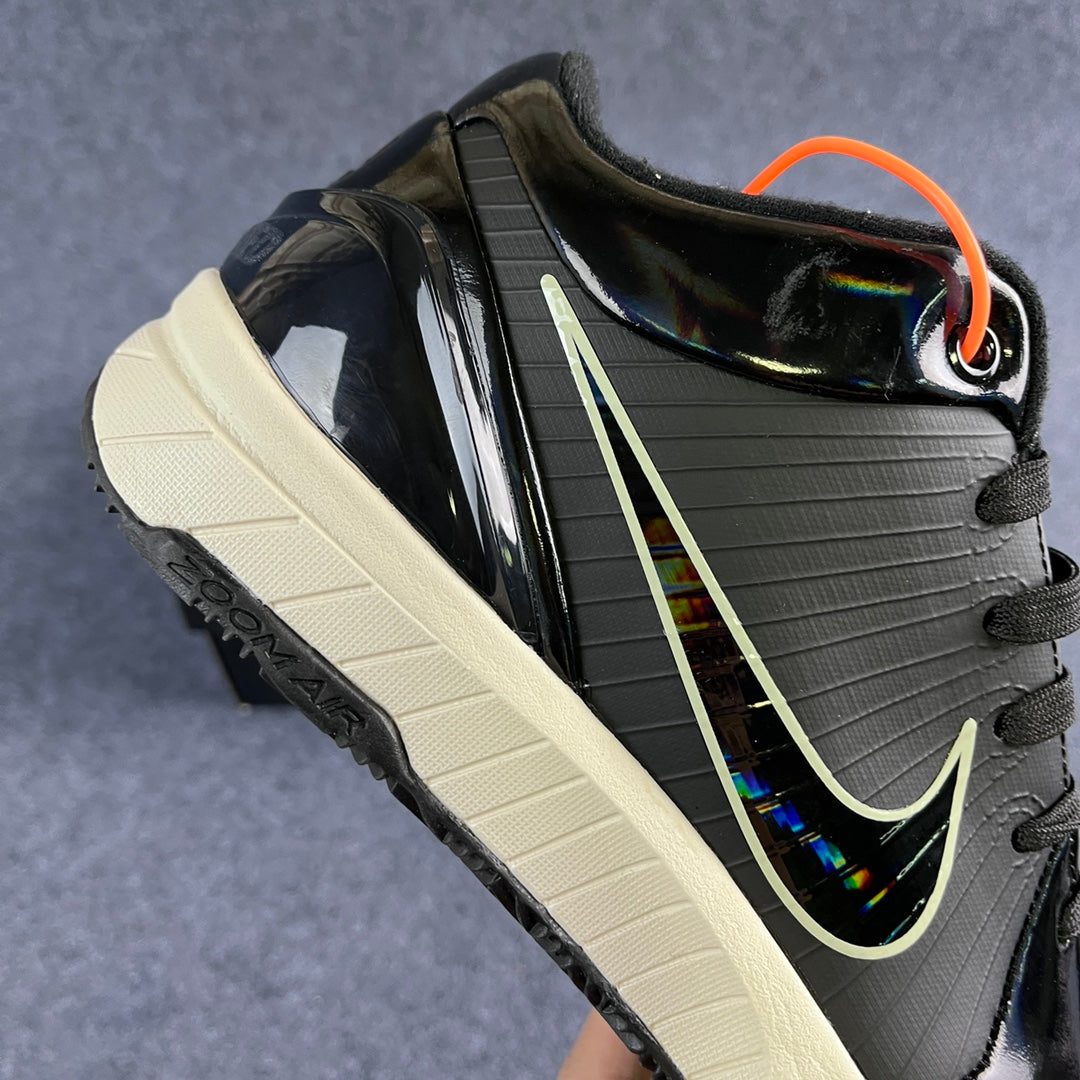 Max/WKB Batch-UNDEFEATED × Nike Zoom Kobe 4 Protro