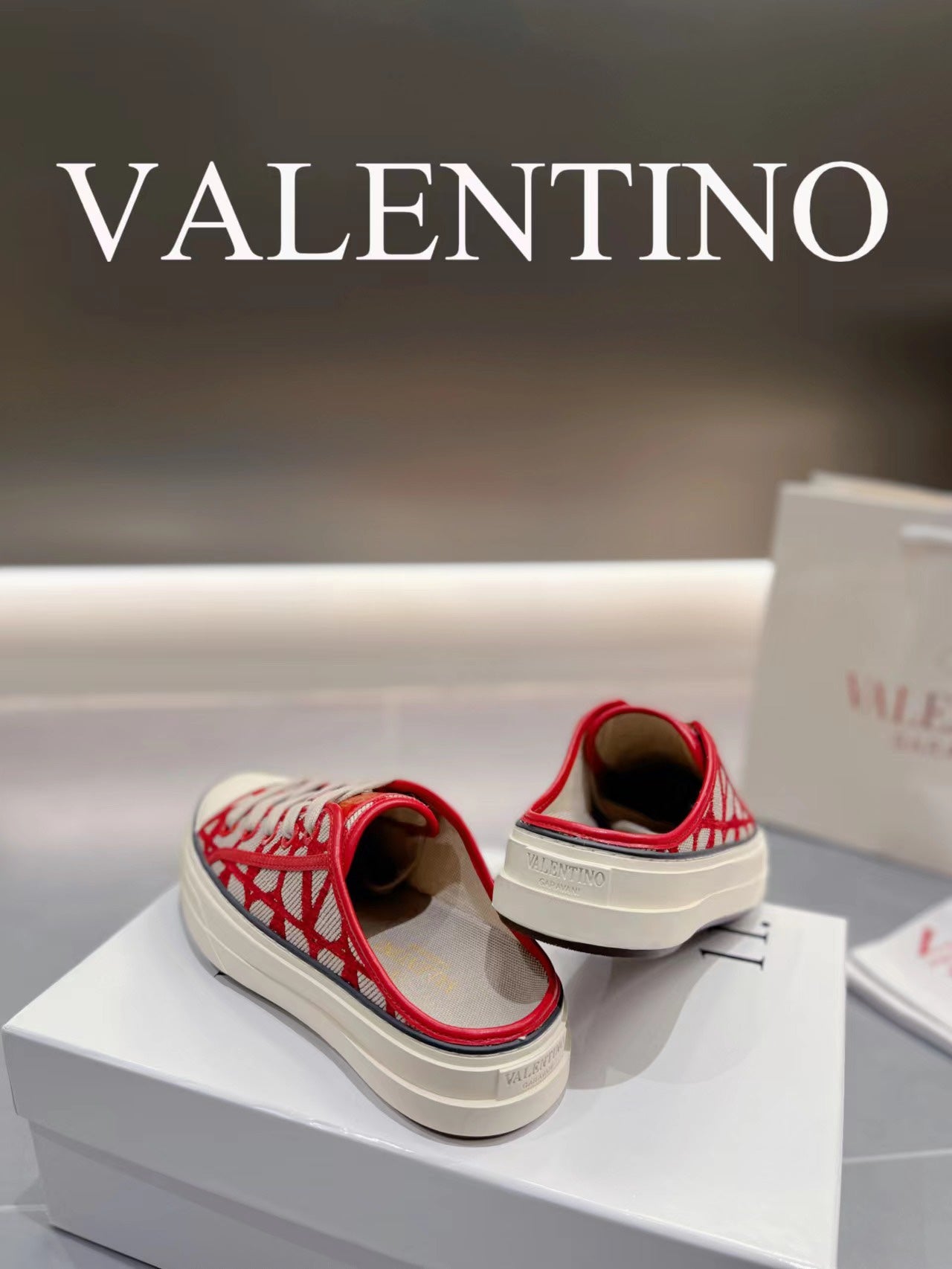 LuxluxHouse Best Quality Shoes Valentino