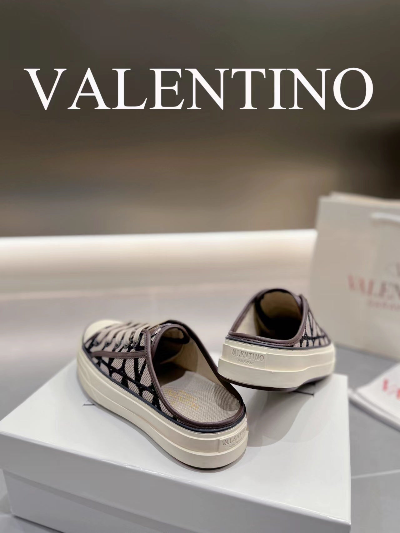 LuxluxHouse Best Quality Shoes Valentino