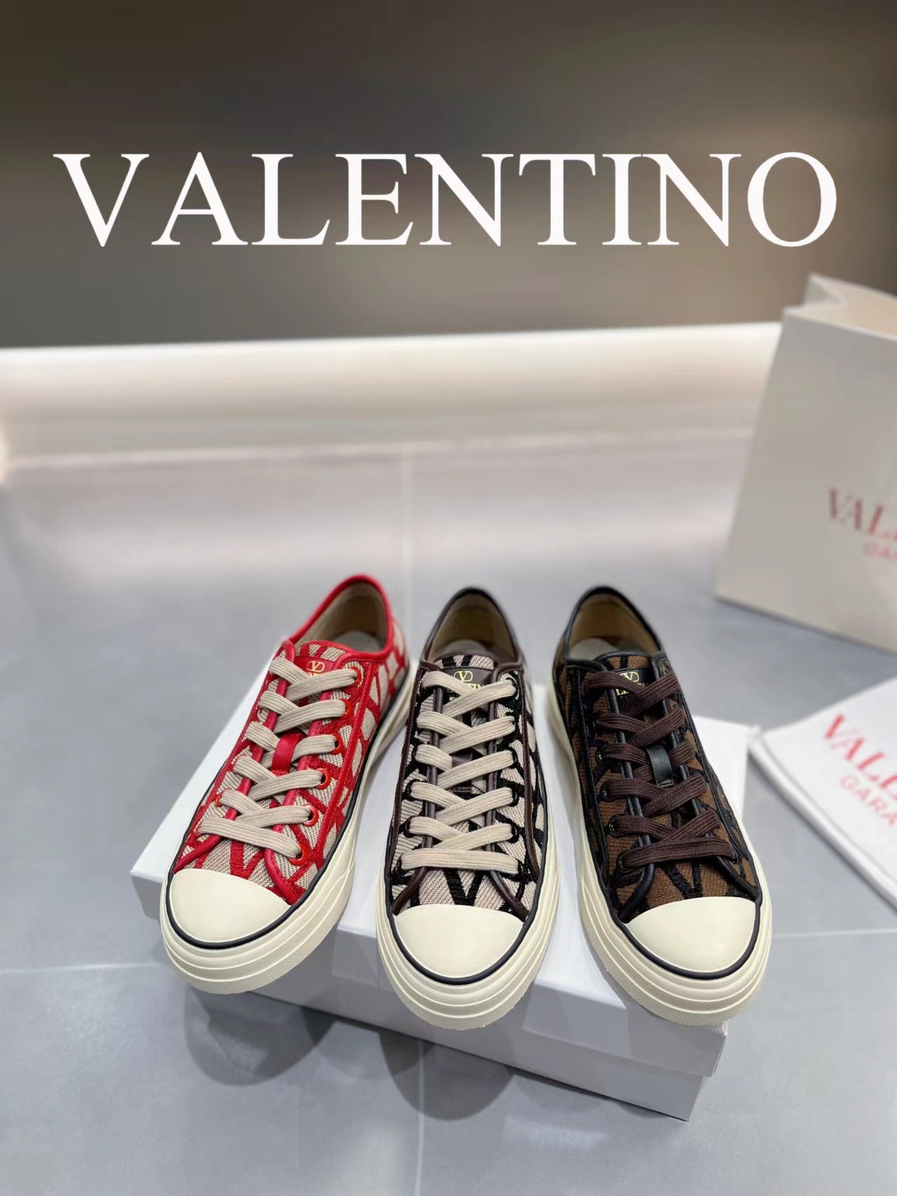 LuxluxHouse Best Quality Shoes Valentino