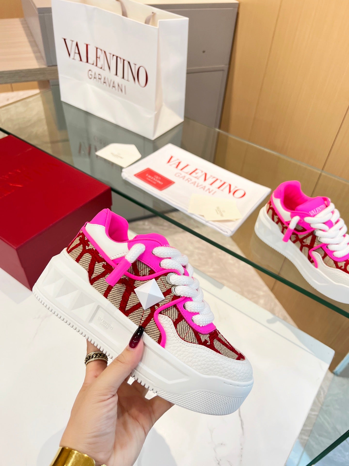 LuxluxHouse Best Quality Shoes Valentino