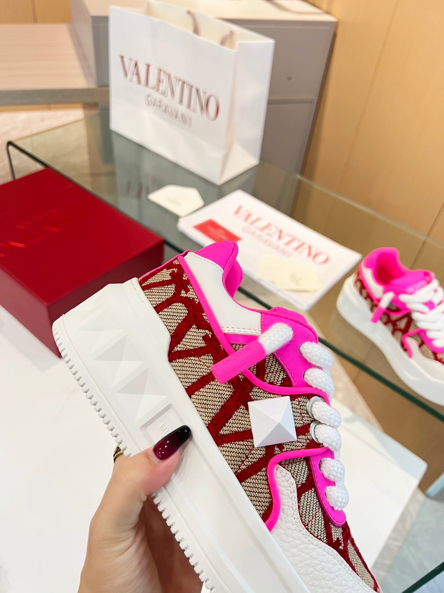 LuxluxHouse Best Quality Shoes Valentino