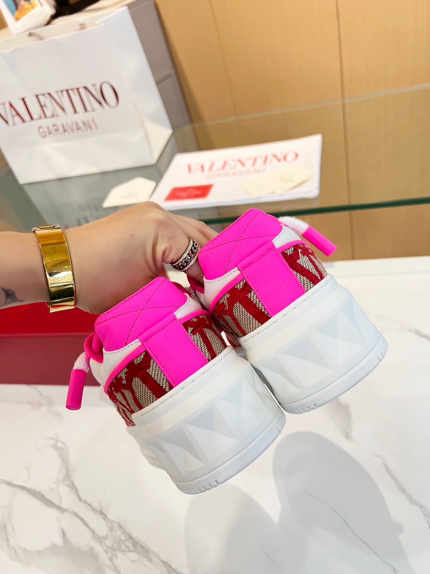 LuxluxHouse Best Quality Shoes Valentino