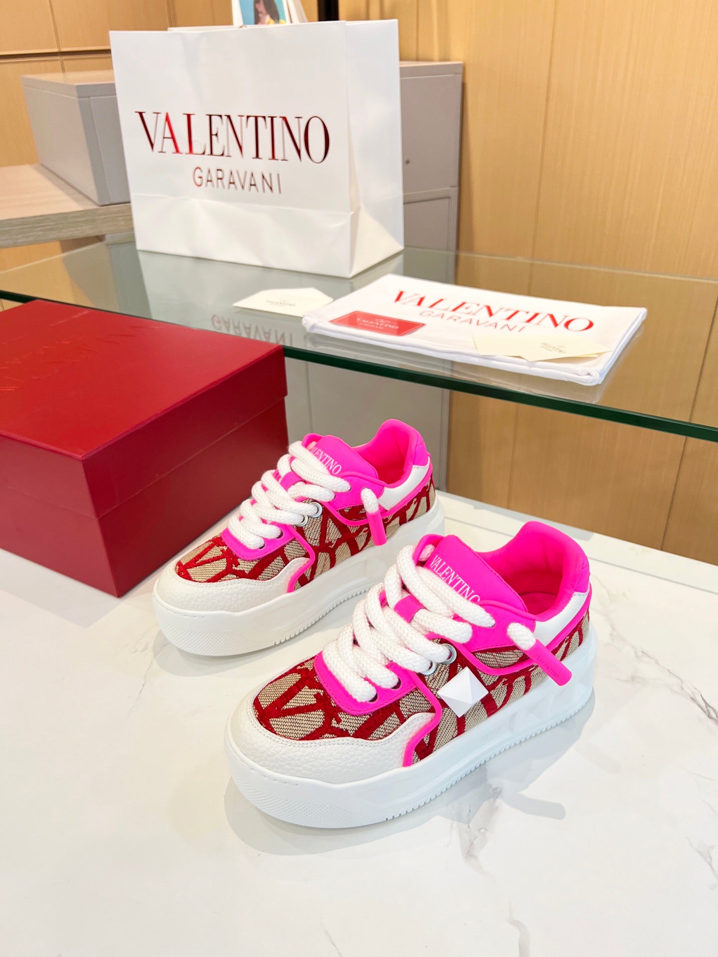 LuxluxHouse Best Quality Shoes Valentino