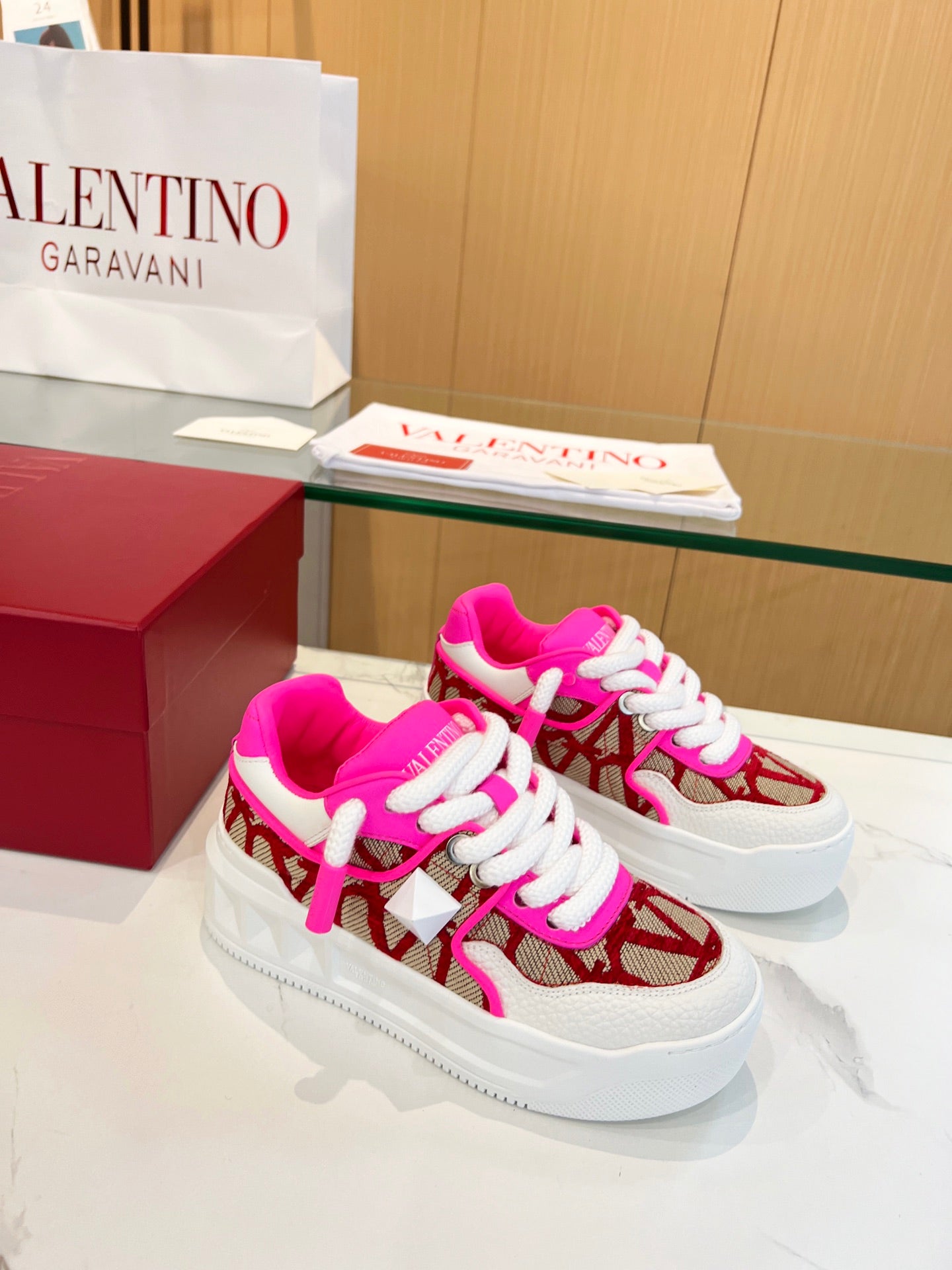 LuxluxHouse Best Quality Shoes Valentino