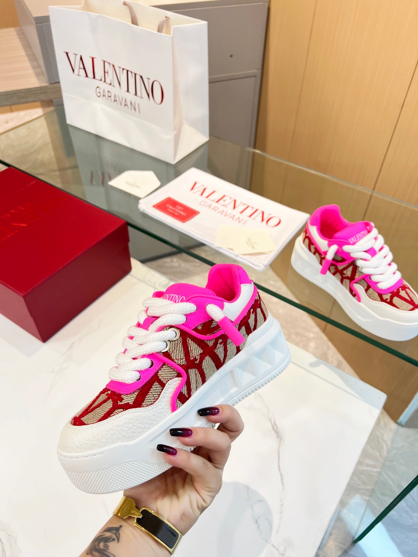 LuxluxHouse Best Quality Shoes Valentino