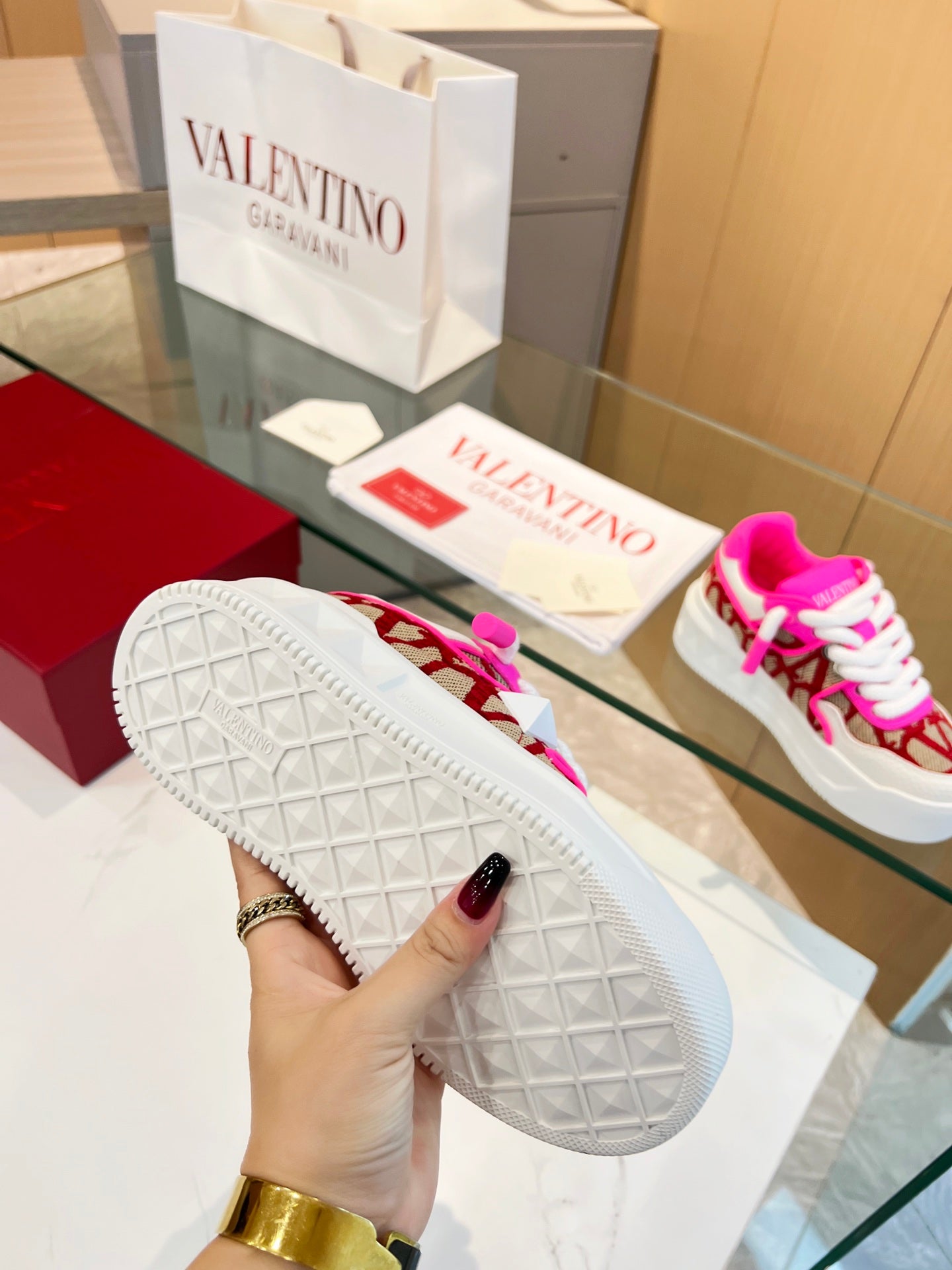 LuxluxHouse Best Quality Shoes Valentino