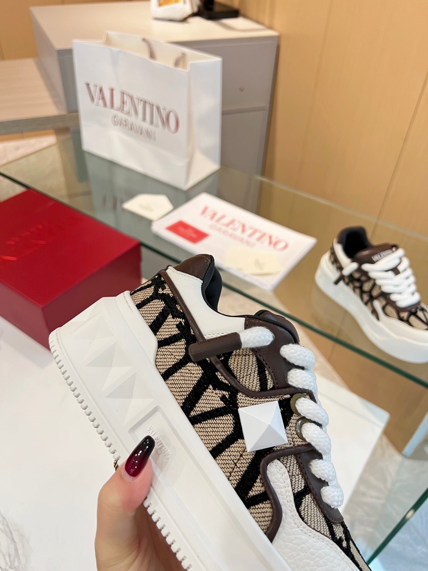 LuxluxHouse Best Quality Shoes Valentino