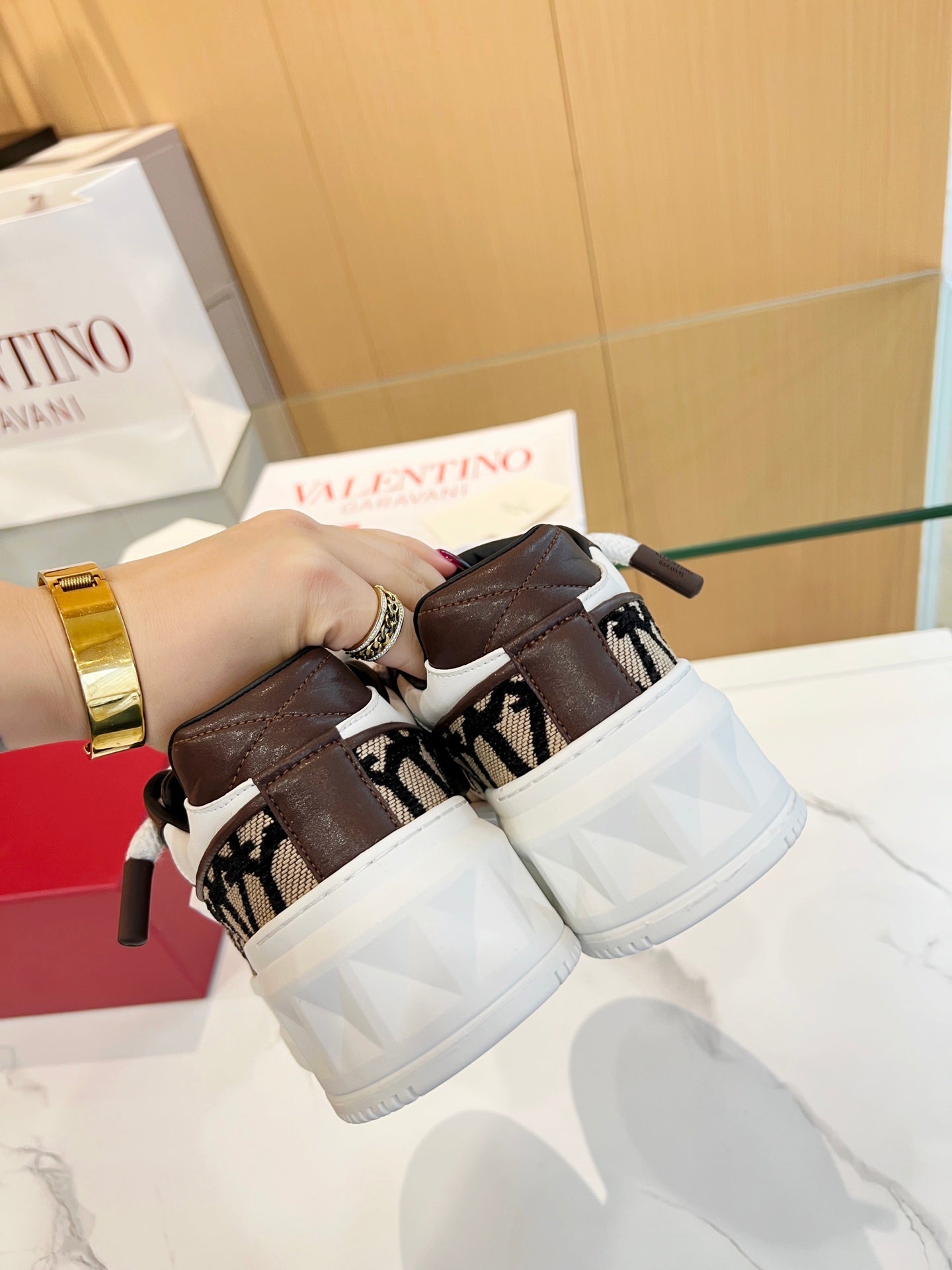 LuxluxHouse Best Quality Shoes Valentino