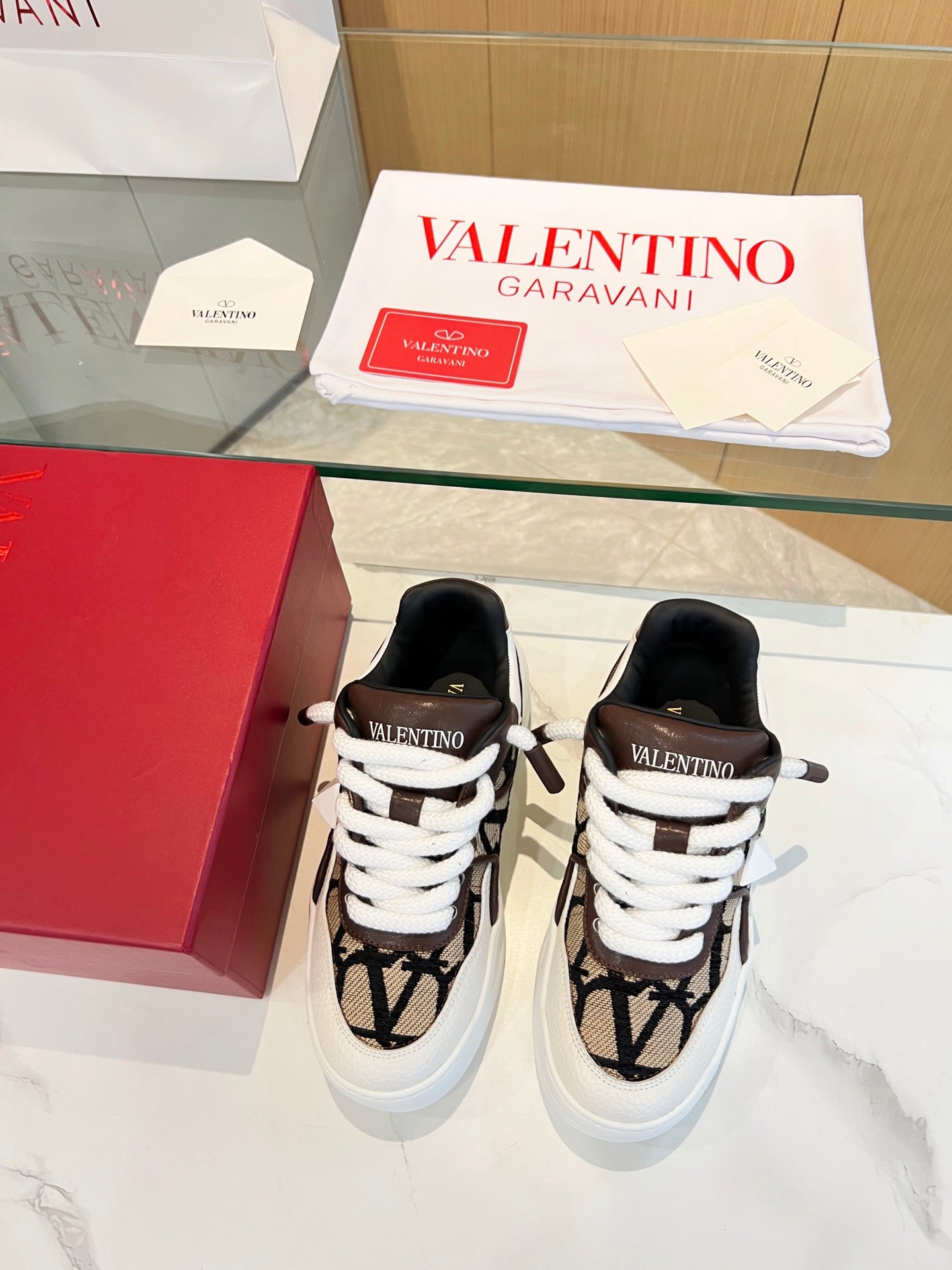 LuxluxHouse Best Quality Shoes Valentino