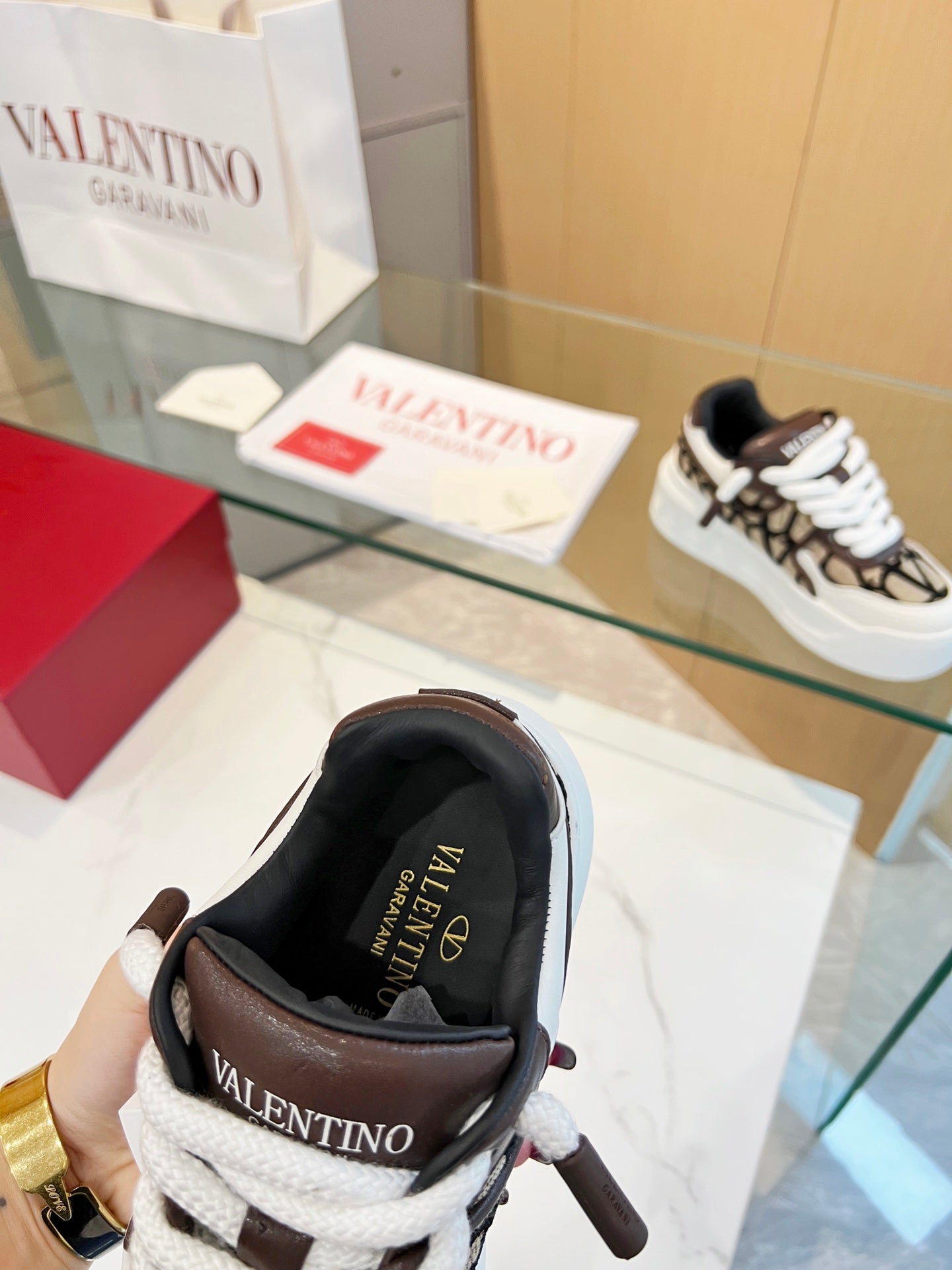 LuxluxHouse Best Quality Shoes Valentino