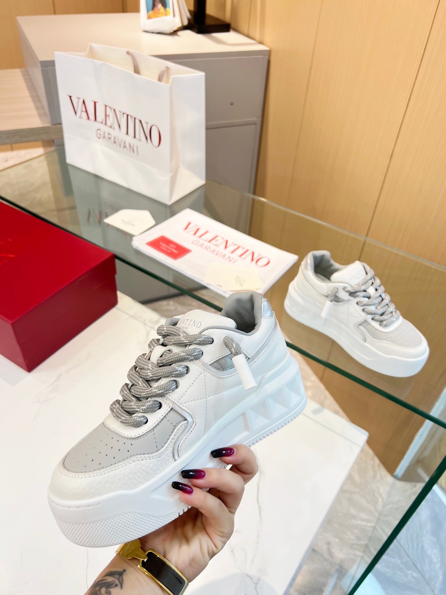 LuxluxHouse Best Quality Shoes Valentino
