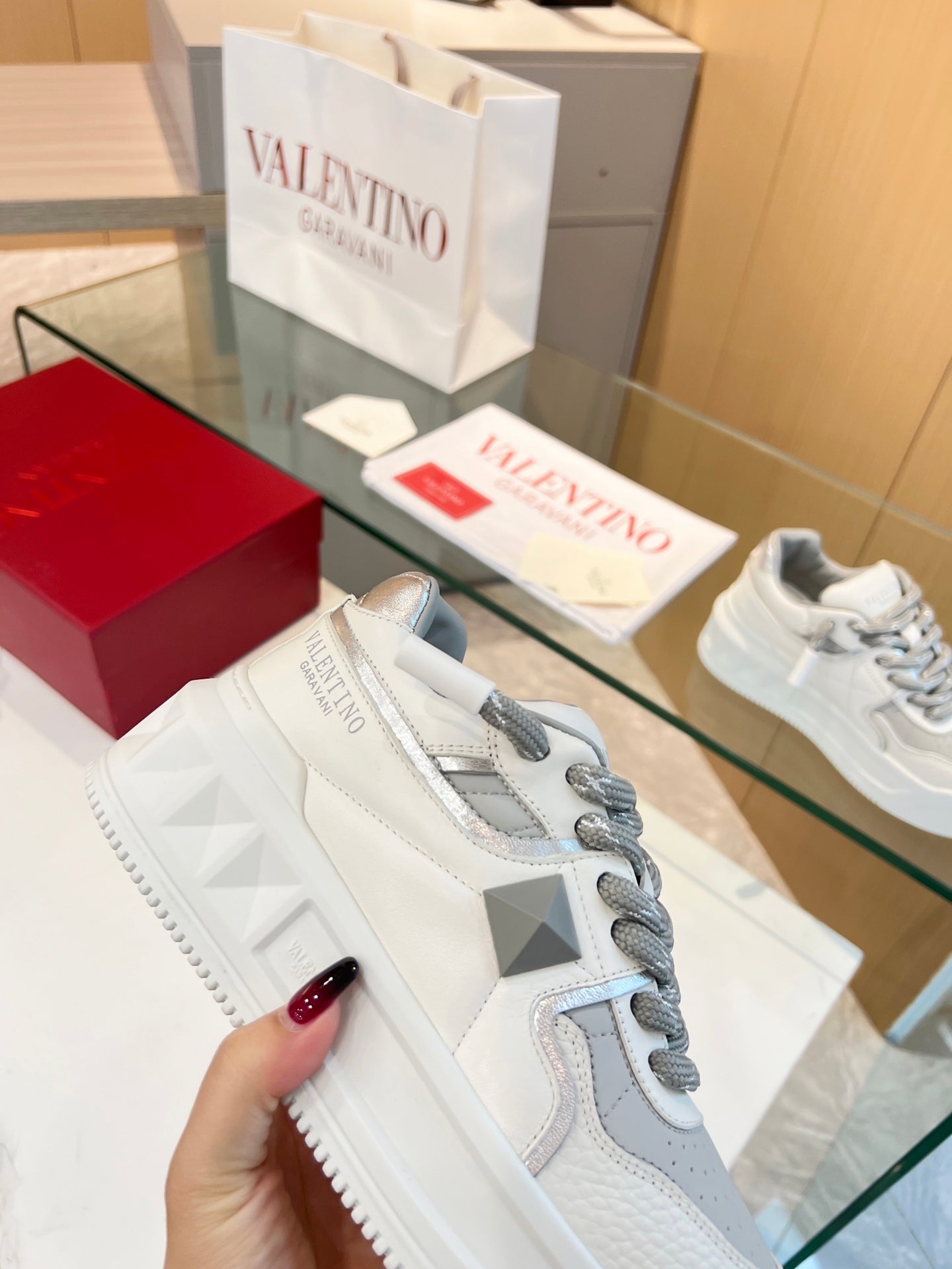 LuxluxHouse Best Quality Shoes Valentino