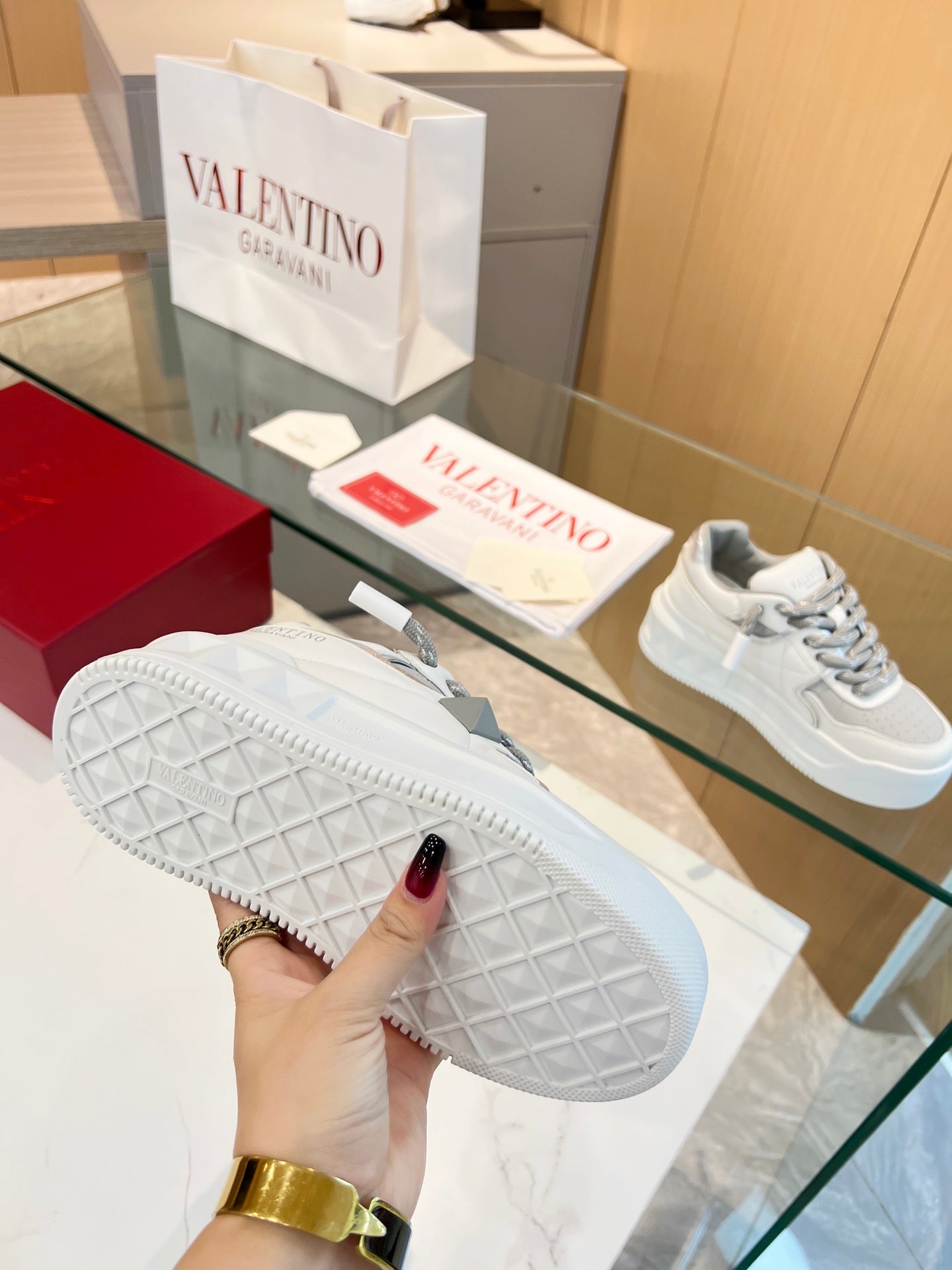 LuxluxHouse Best Quality Shoes Valentino