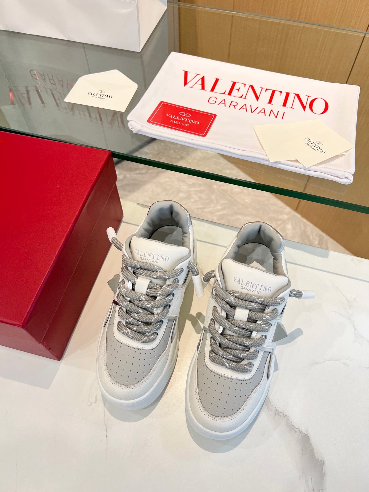 LuxluxHouse Best Quality Shoes Valentino