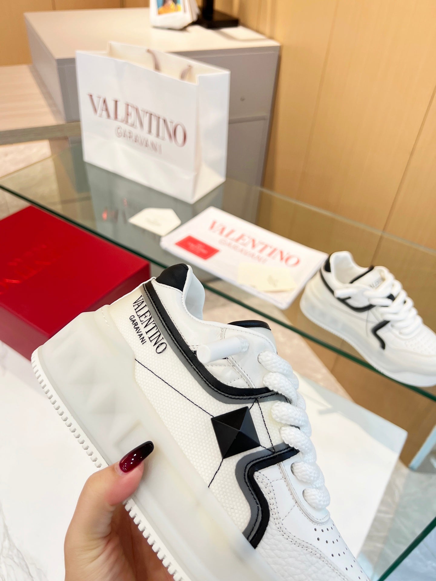 LuxluxHouse Best Quality Shoes Valentino