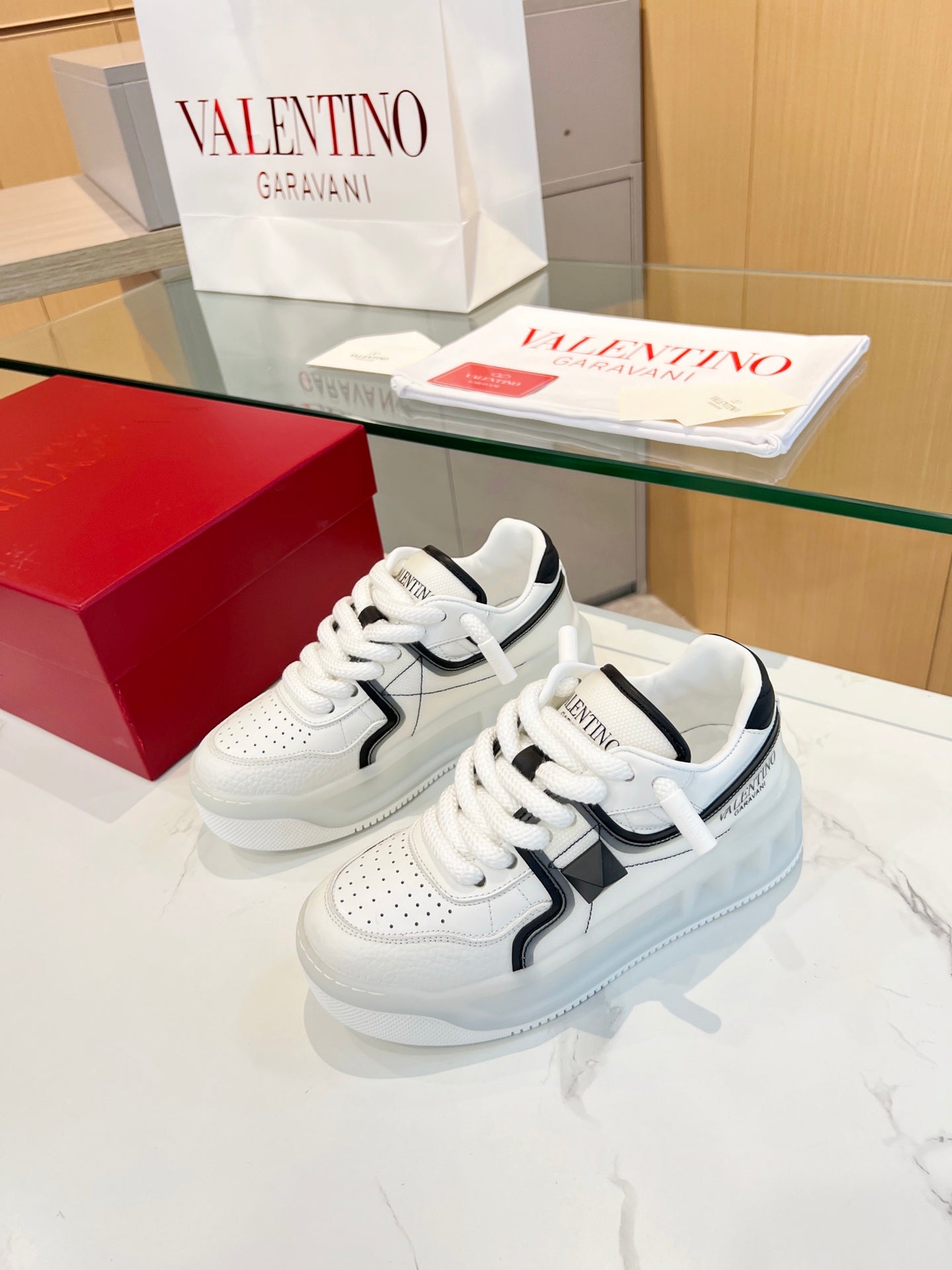 LuxluxHouse Best Quality Shoes Valentino