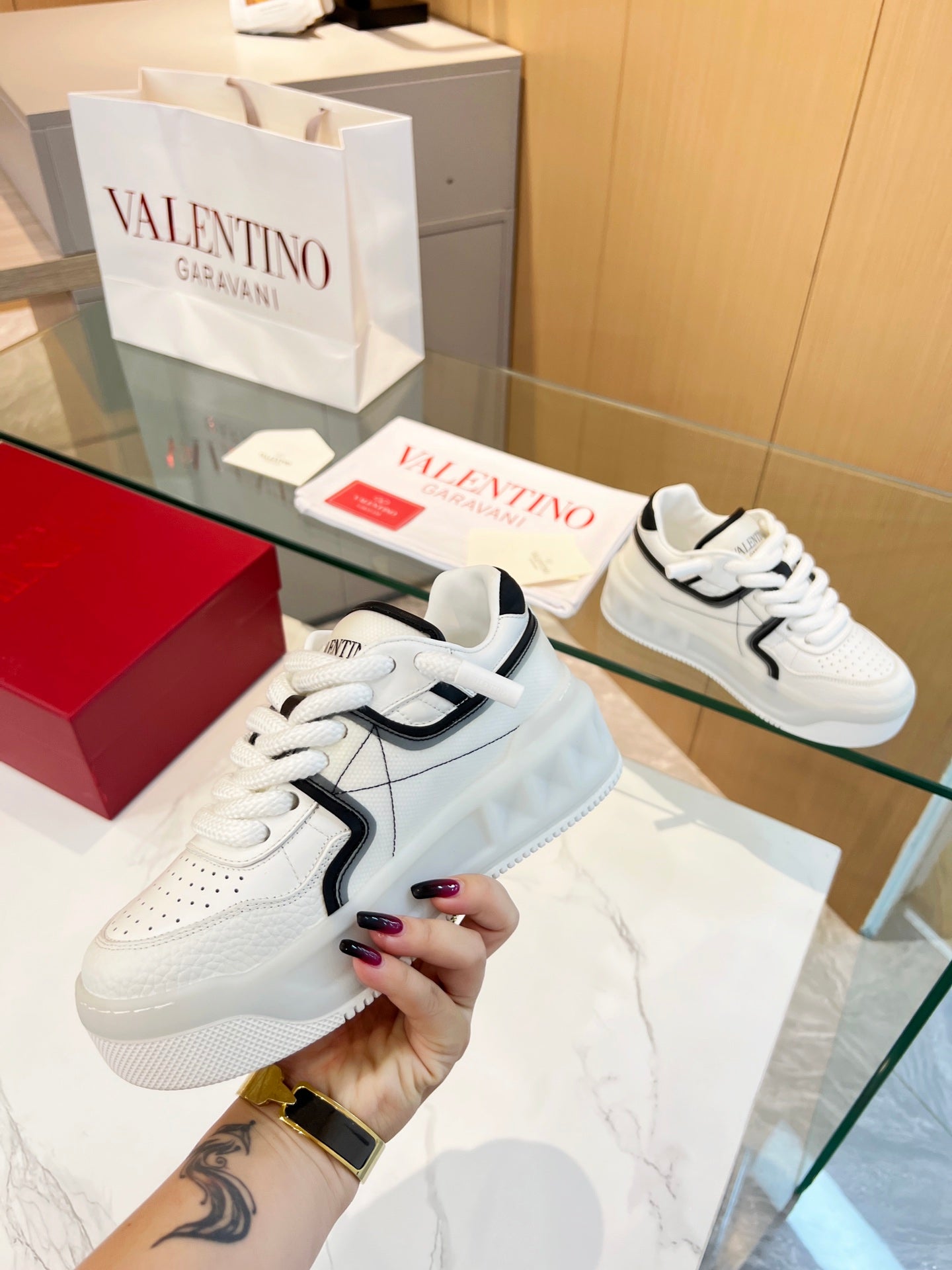 LuxluxHouse Best Quality Shoes Valentino
