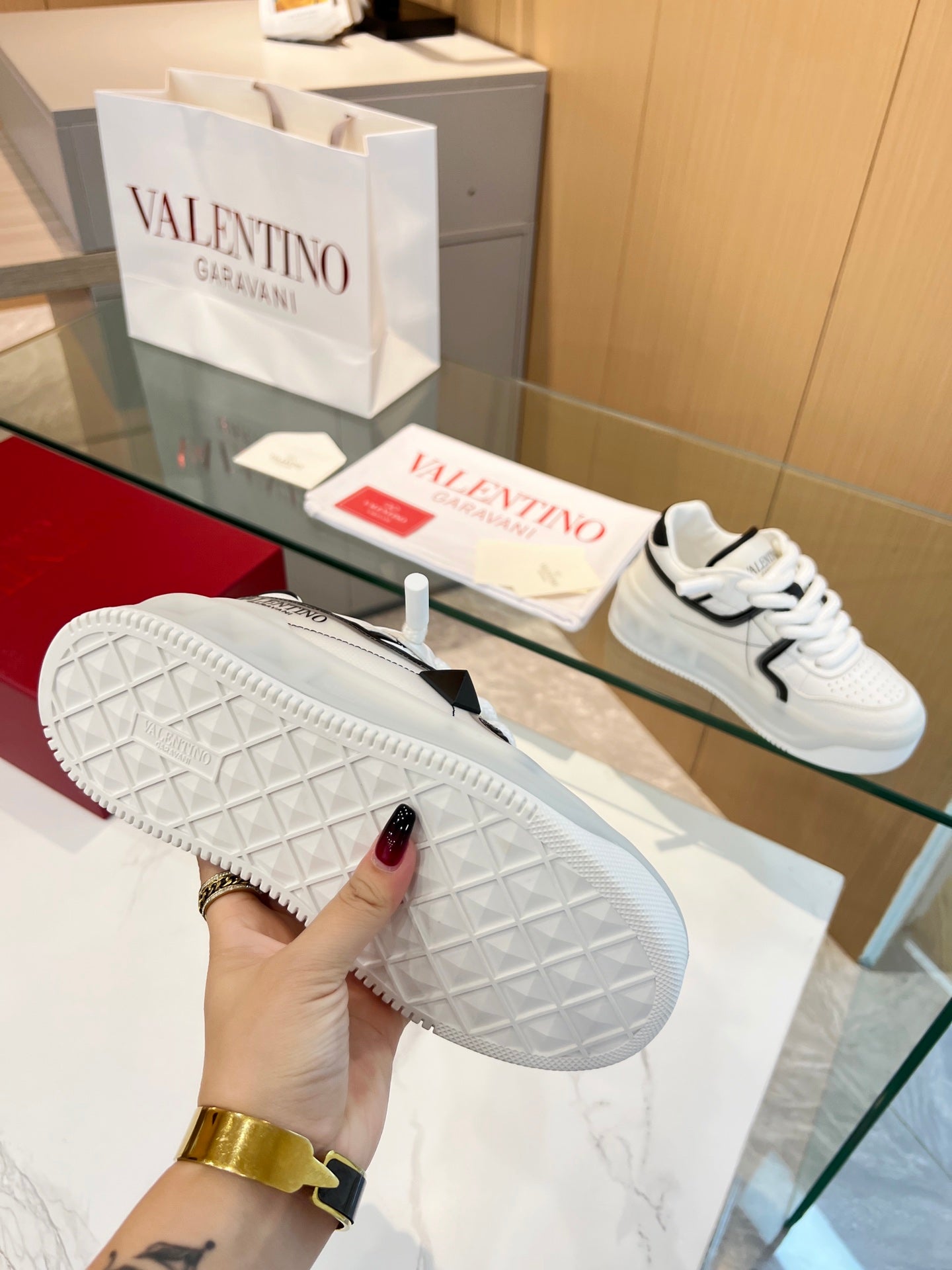 LuxluxHouse Best Quality Shoes Valentino