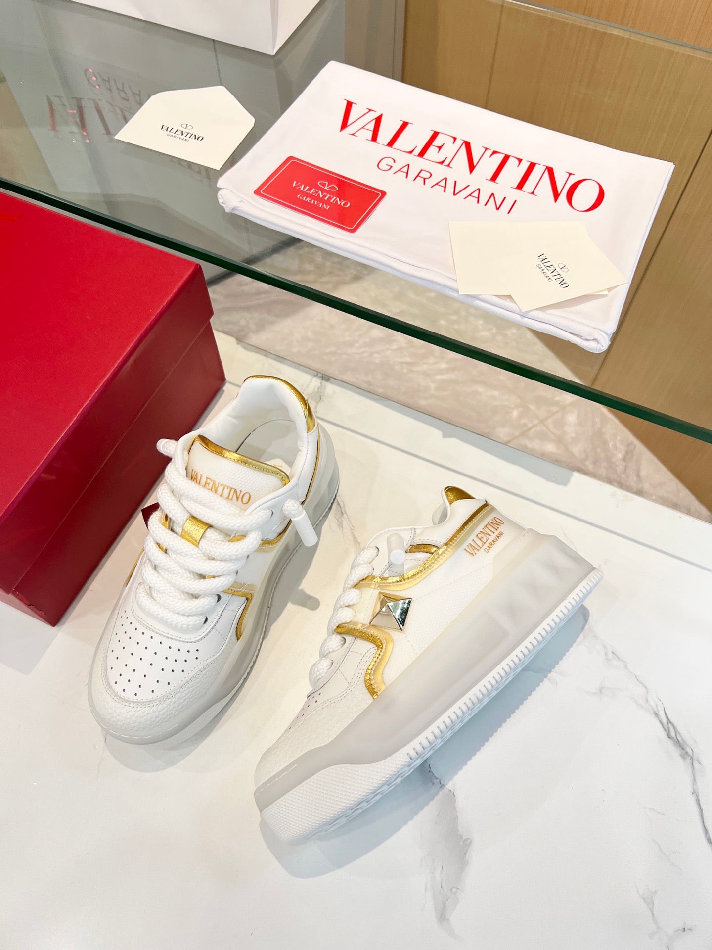 LuxluxHouse Best Quality Shoes Valentino