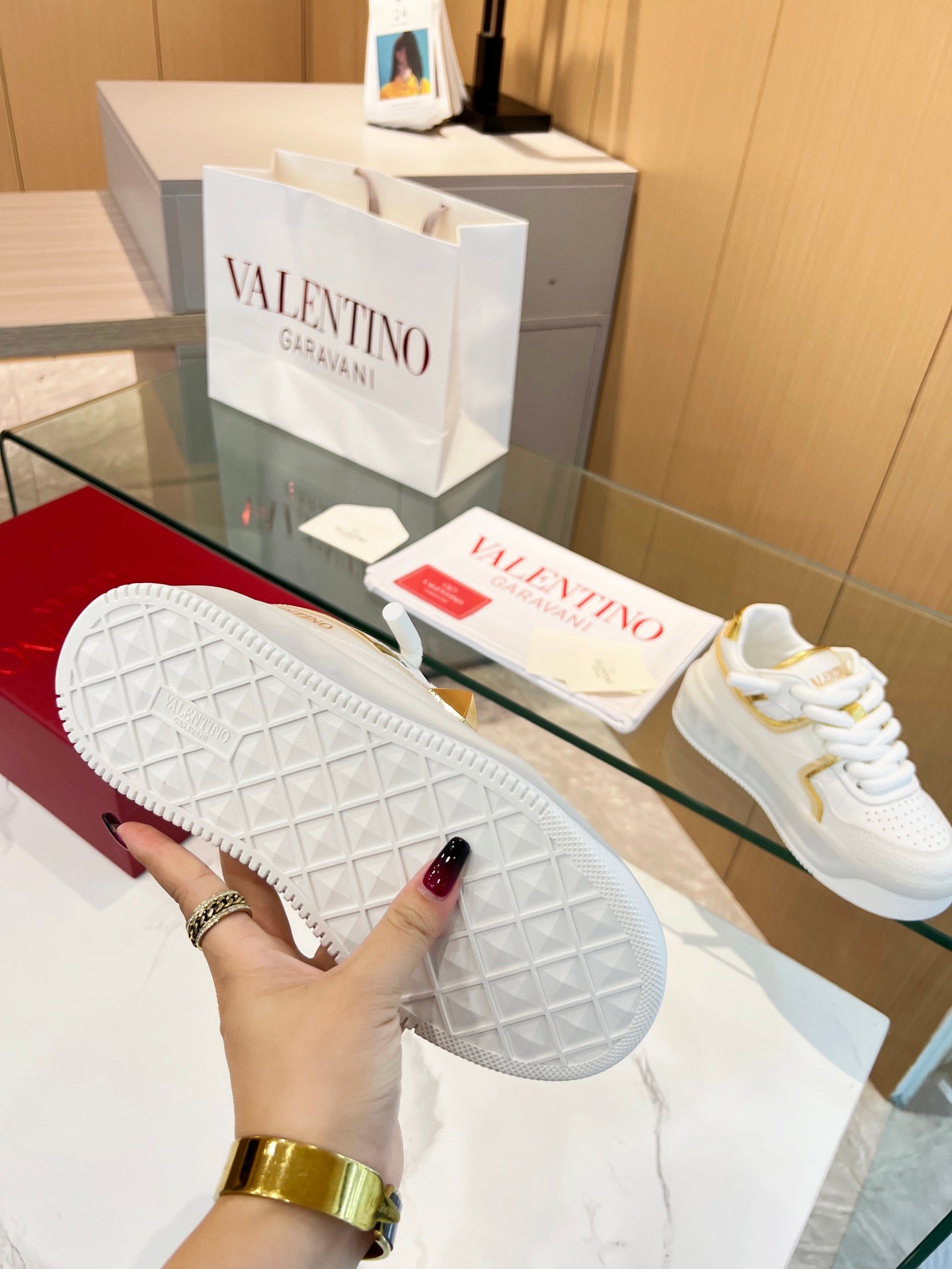 LuxluxHouse Best Quality Shoes Valentino