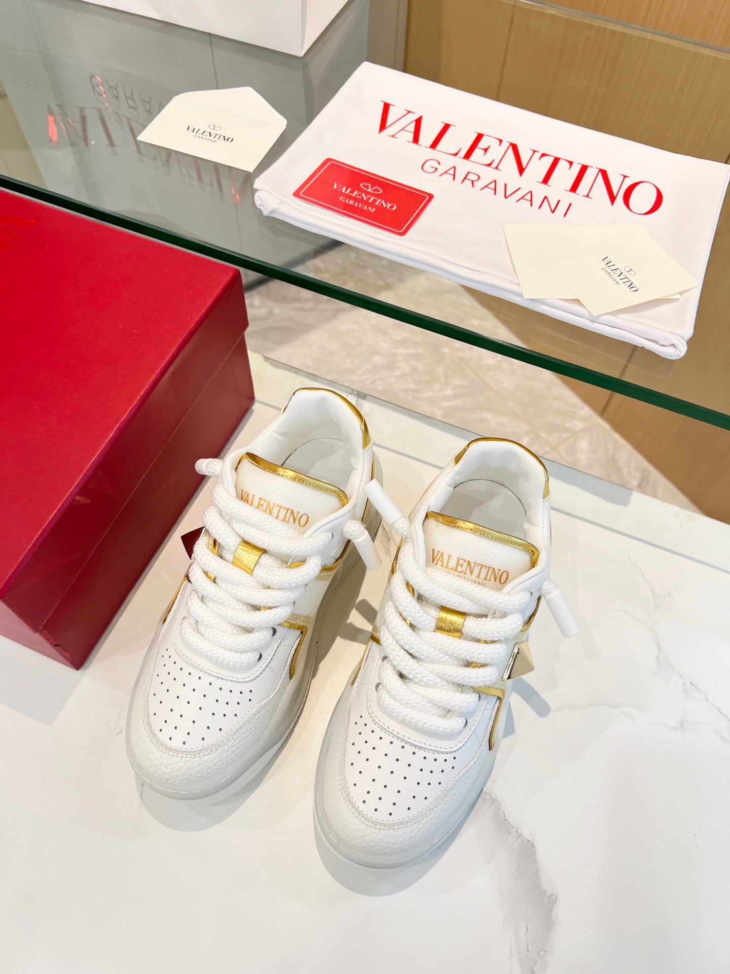 LuxluxHouse Best Quality Shoes Valentino