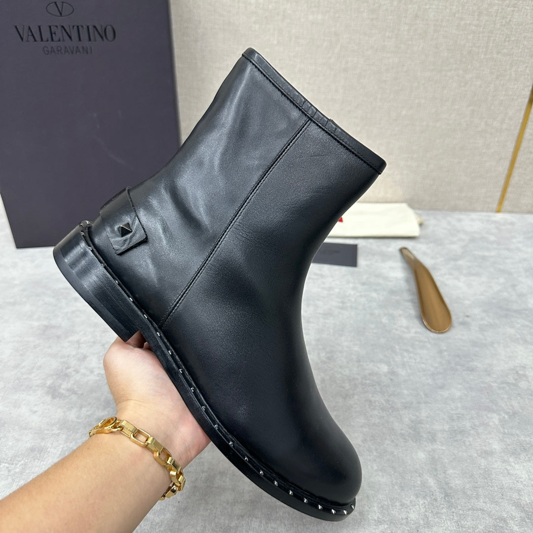 LuxluxHouse Best Quality Shoes Valentino