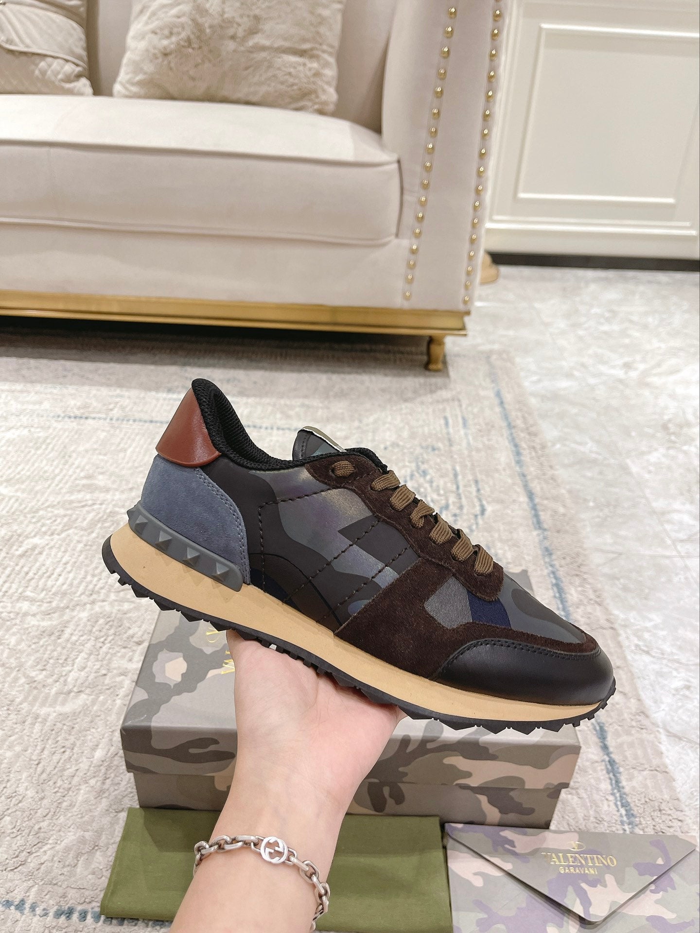 LuxluxHouse Best Quality Shoes Valentino