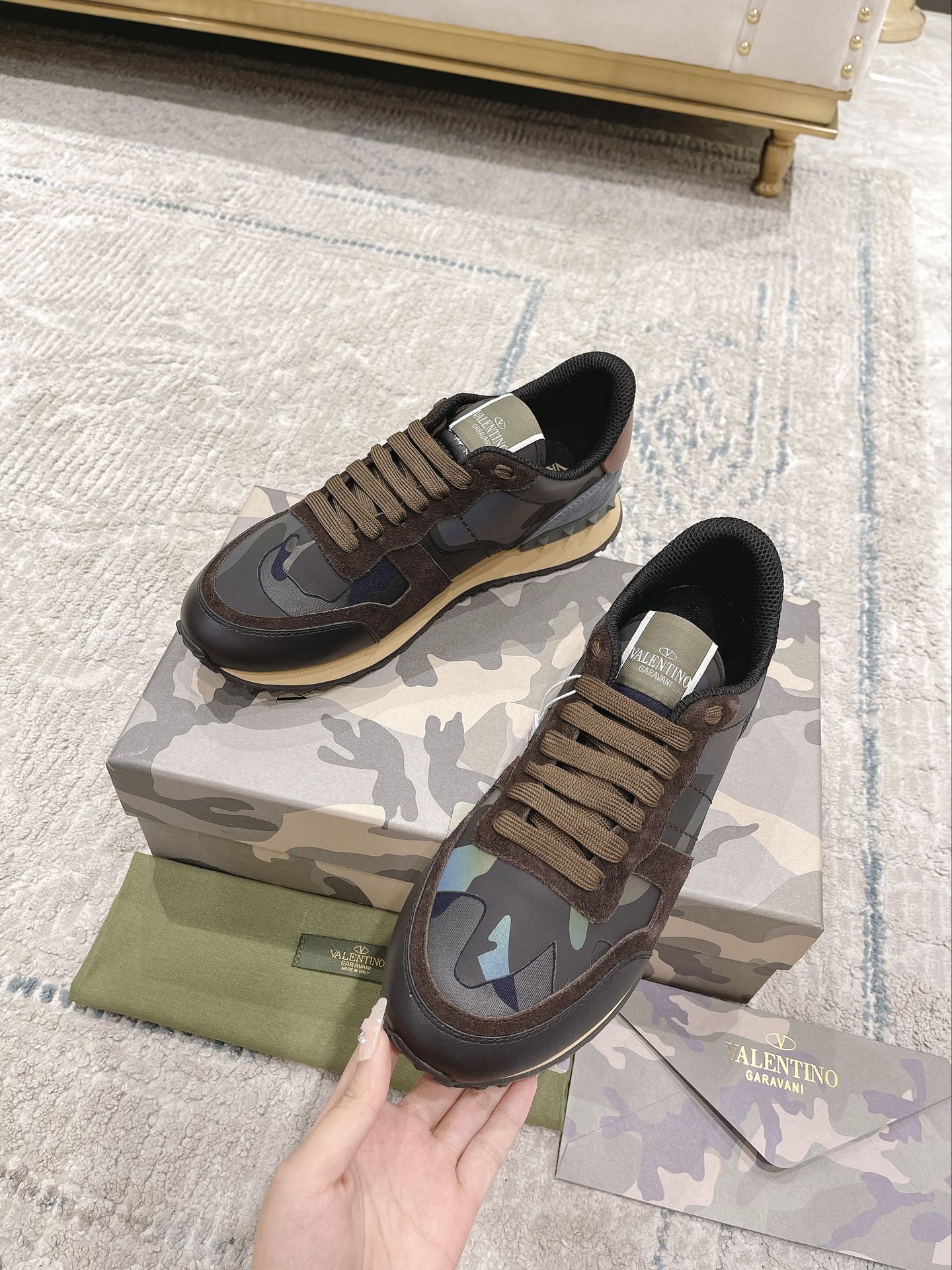 LuxluxHouse Best Quality Shoes Valentino