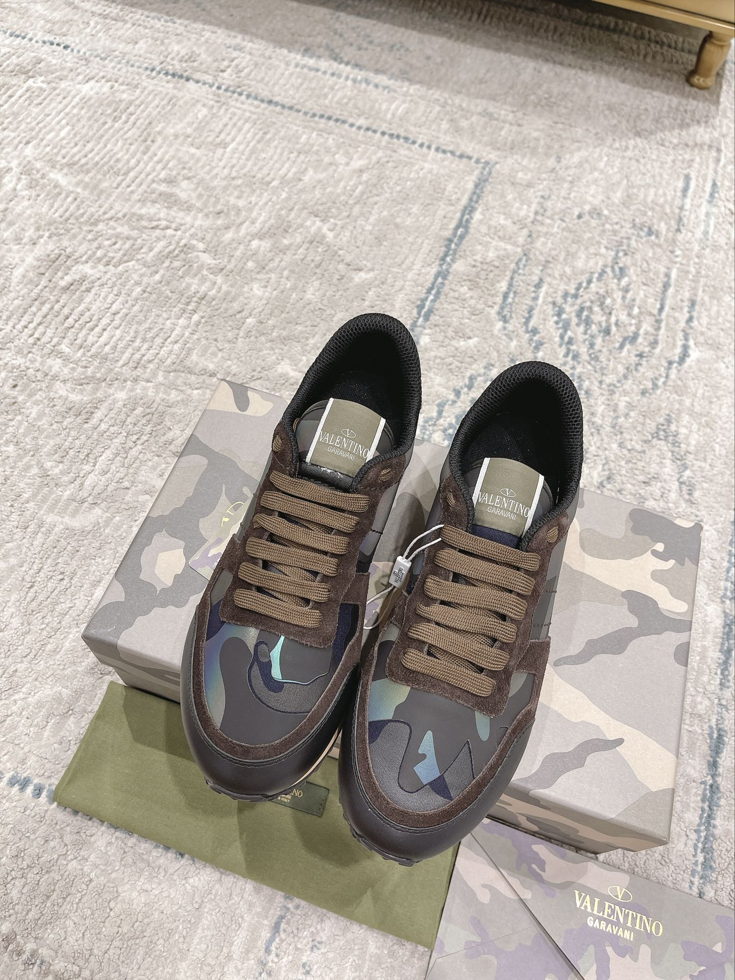 LuxluxHouse Best Quality Shoes Valentino