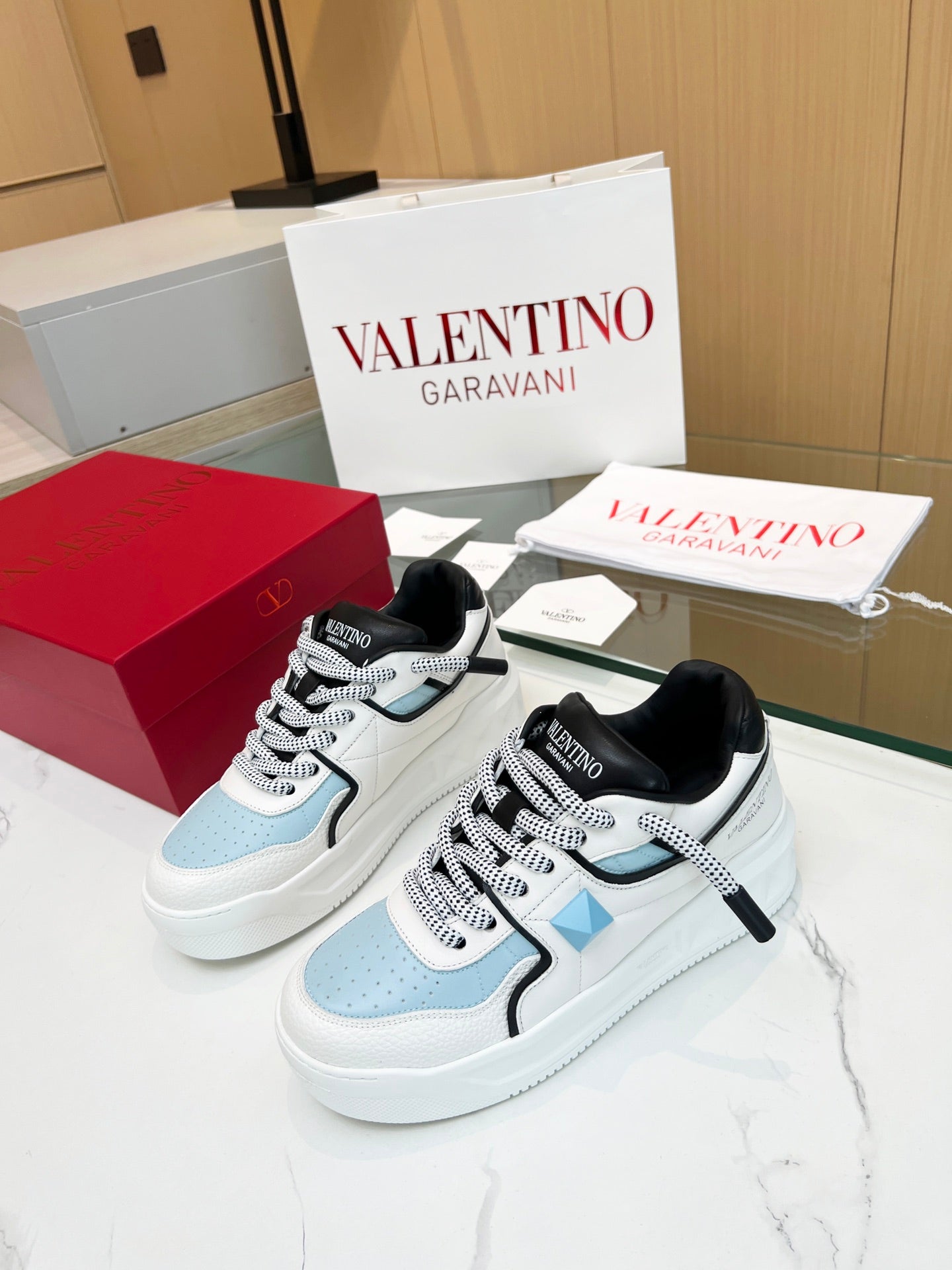 LuxluxHouse Best Quality Shoes Valentino