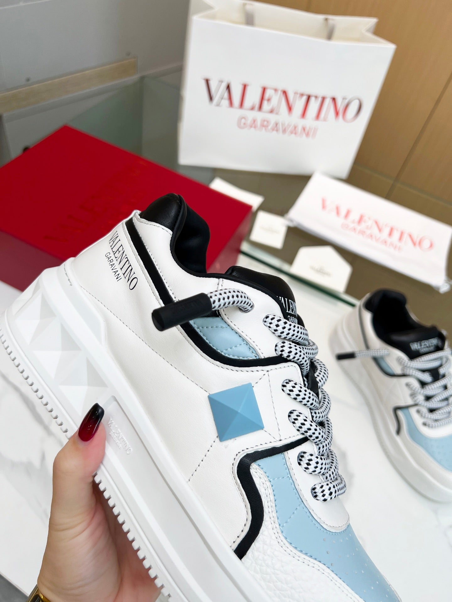 LuxluxHouse Best Quality Shoes Valentino