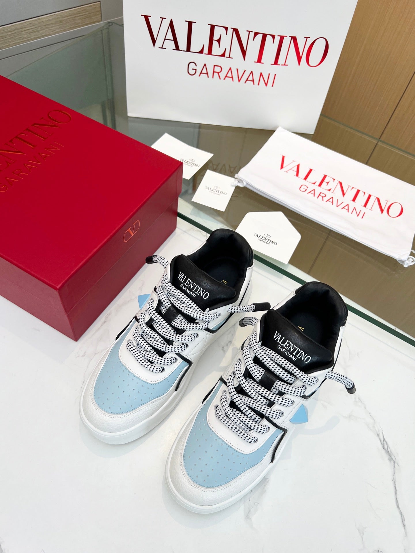 LuxluxHouse Best Quality Shoes Valentino