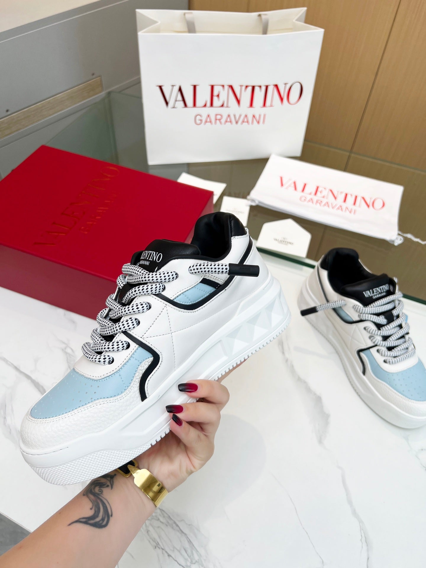 LuxluxHouse Best Quality Shoes Valentino