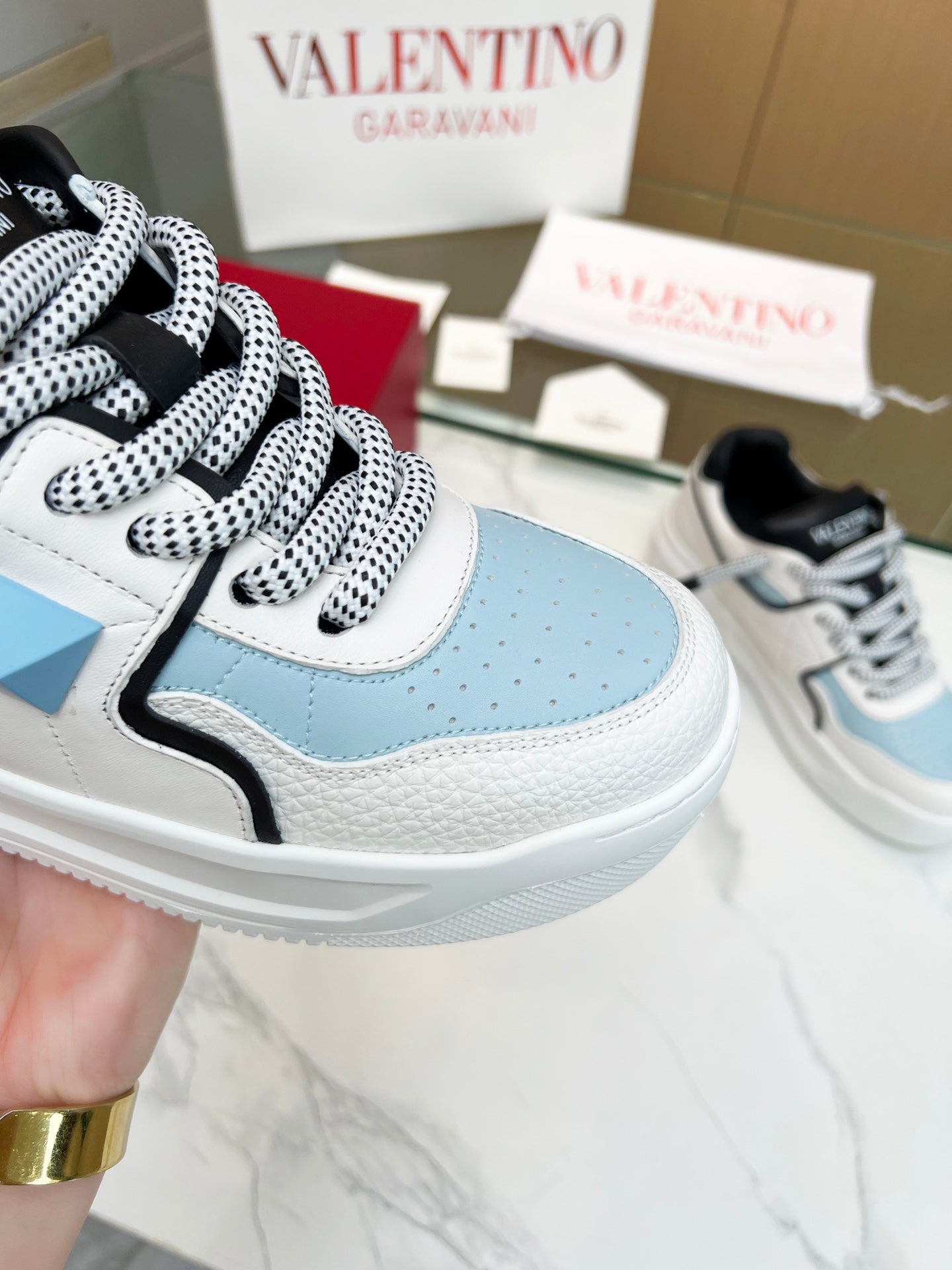 LuxluxHouse Best Quality Shoes Valentino