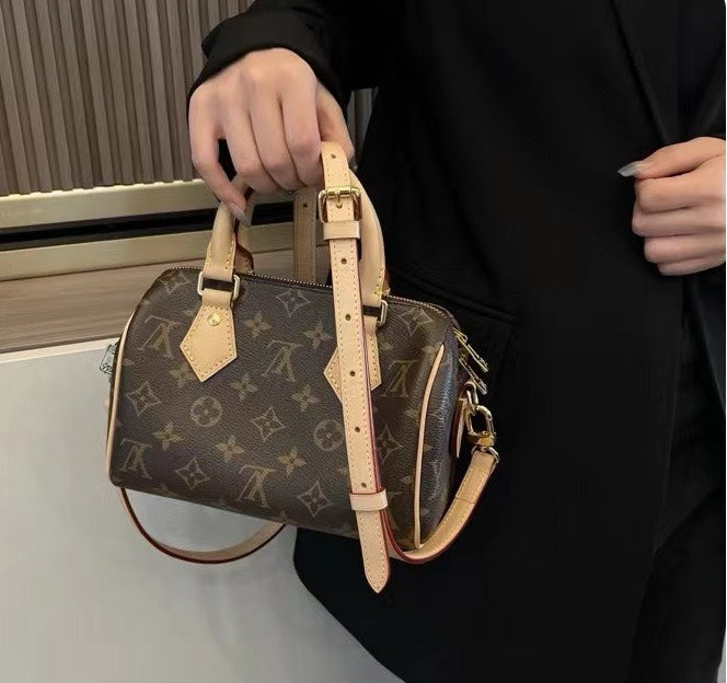 LuxluxHouse Best Quality Bags Louis Vuitton Women Men