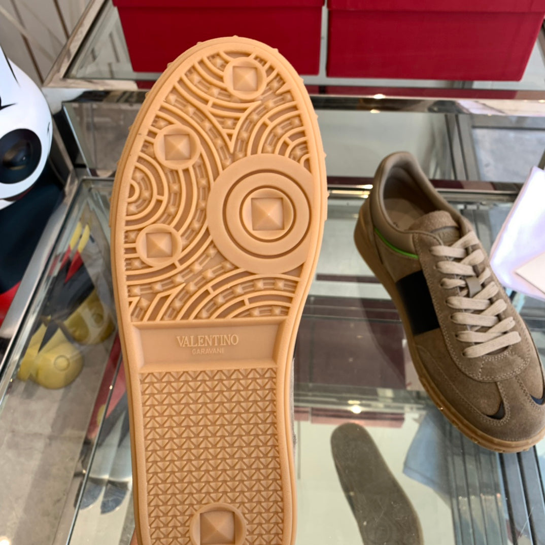 LuxluxHouse Best Quality Shoes Valentino