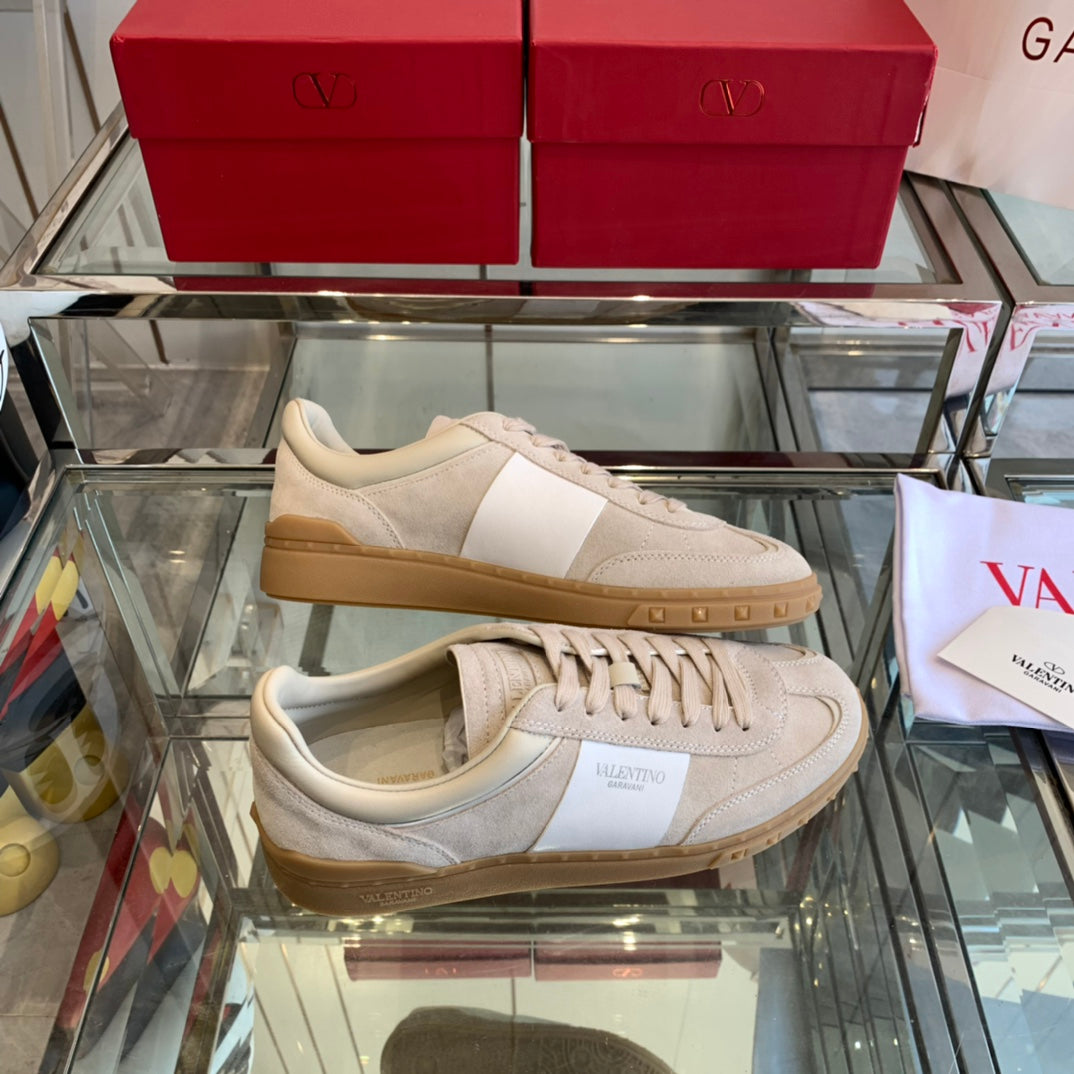 LuxluxHouse Best Quality Shoes Valentino