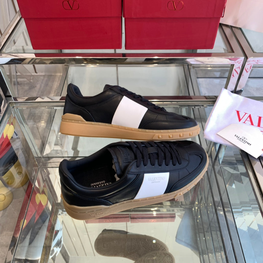 LuxluxHouse Best Quality Shoes Valentino