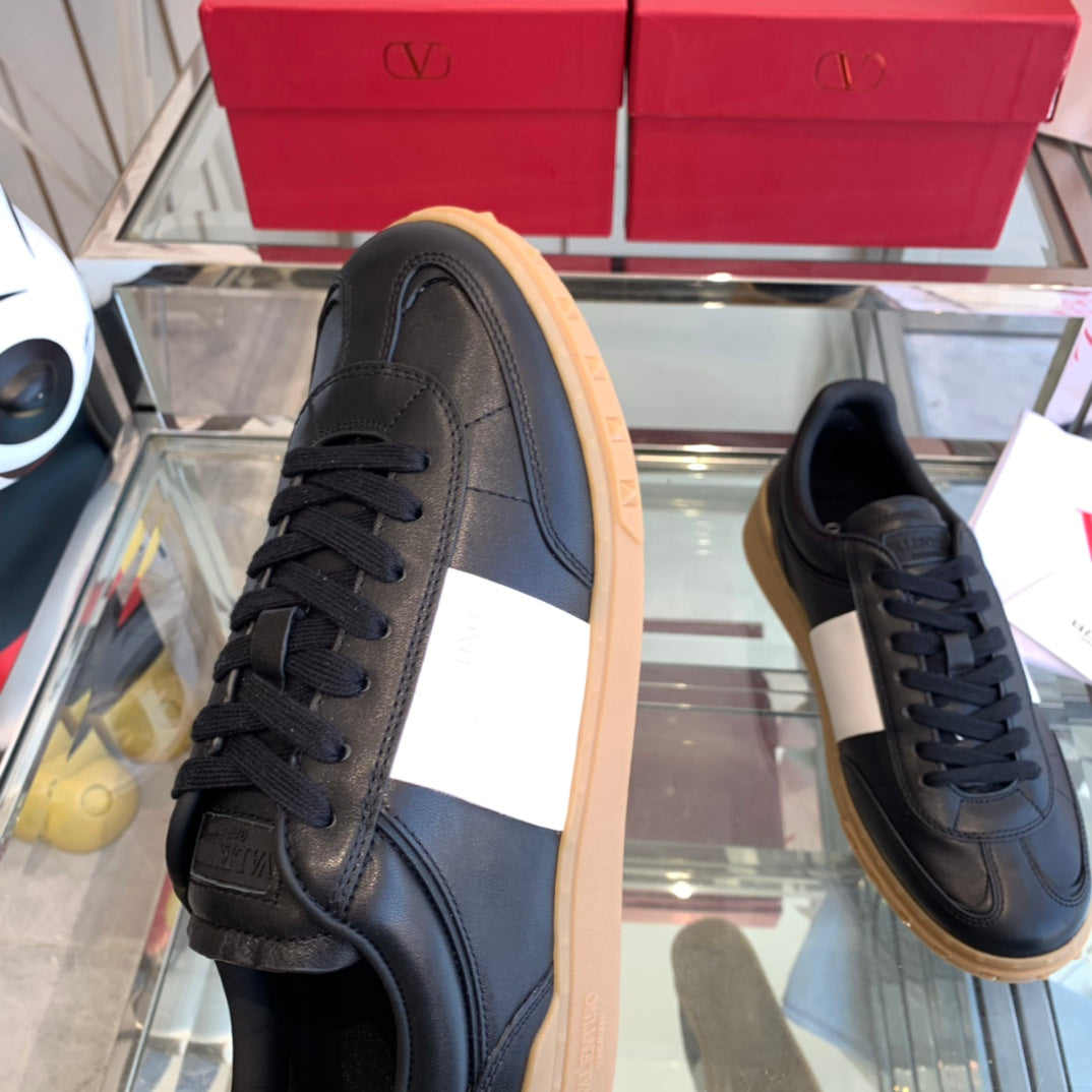 LuxluxHouse Best Quality Shoes Valentino
