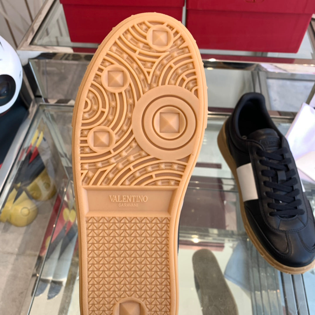 LuxluxHouse Best Quality Shoes Valentino