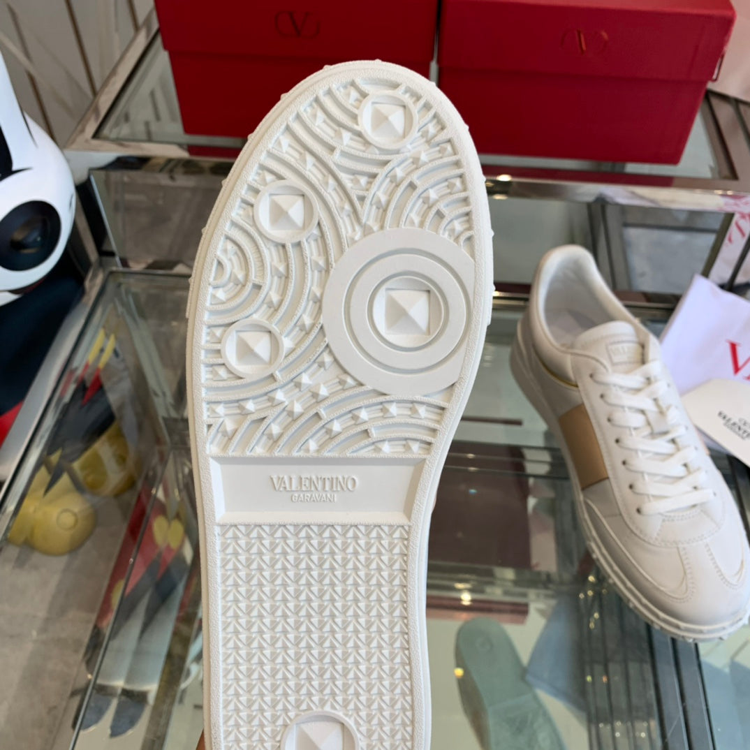 LuxluxHouse Best Quality Shoes Valentino
