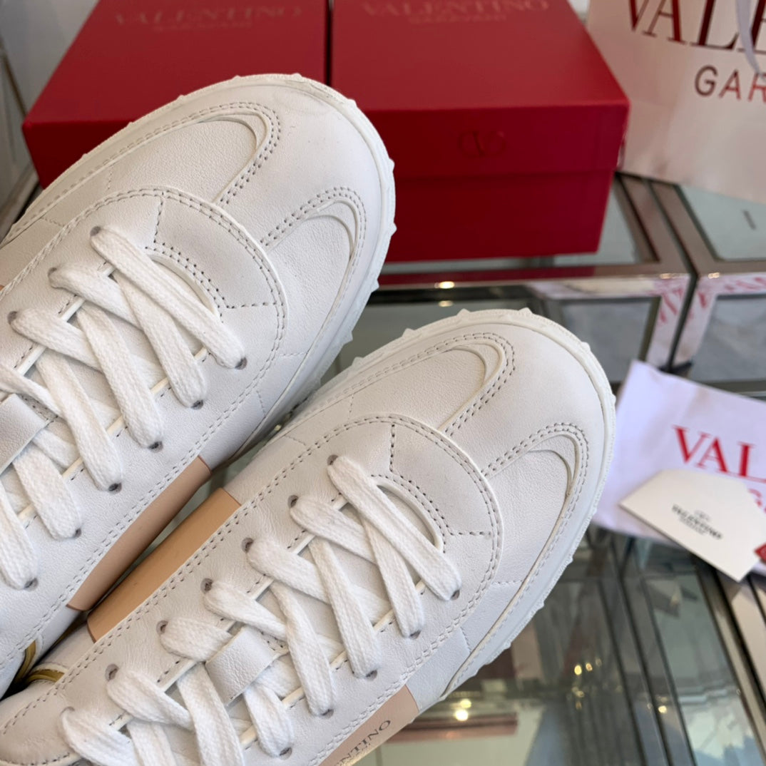 LuxluxHouse Best Quality Shoes Valentino