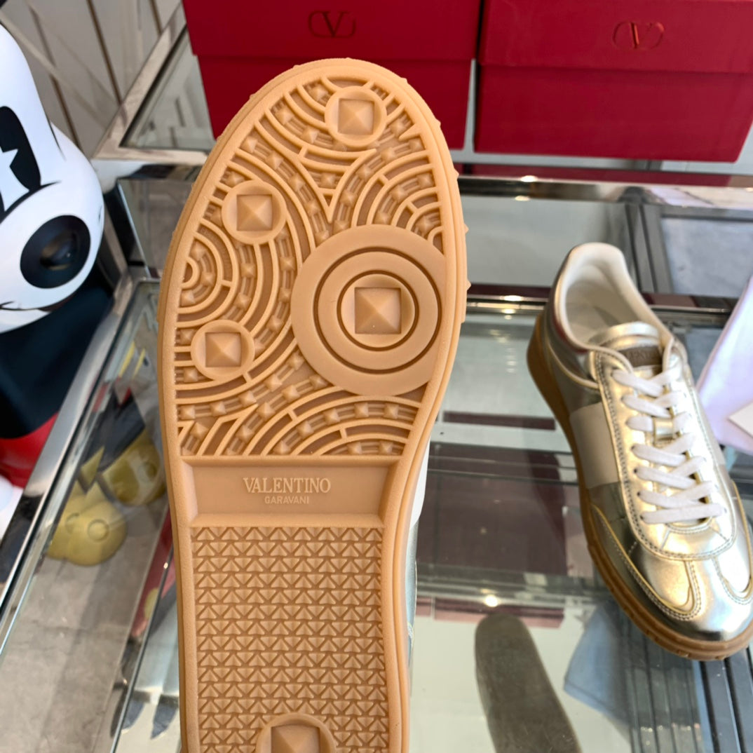 LuxluxHouse Best Quality Shoes Valentino