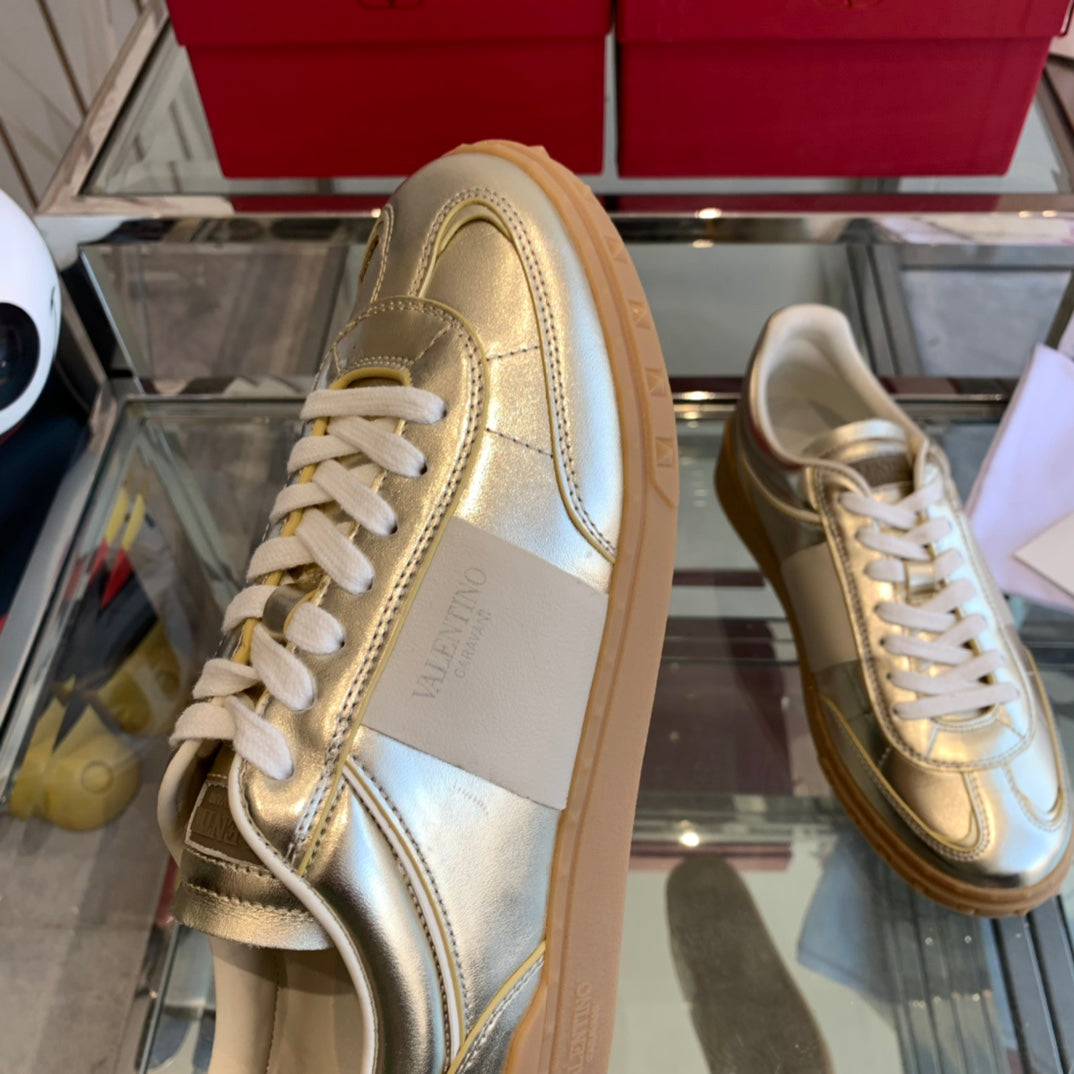 LuxluxHouse Best Quality Shoes Valentino